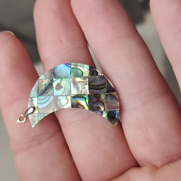 New Natural Abalone Shell Half-Moon Pendant. - Picture 14 of 14